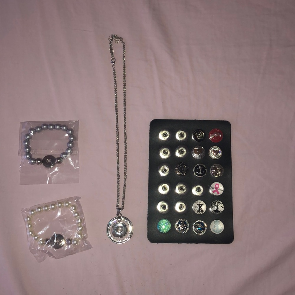 Ginger snaps 3 bracelets,a necklace and 15 snaps